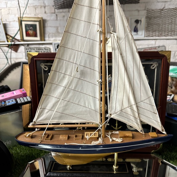 Boat decor great for a man’s cave - Picture 4 of 7